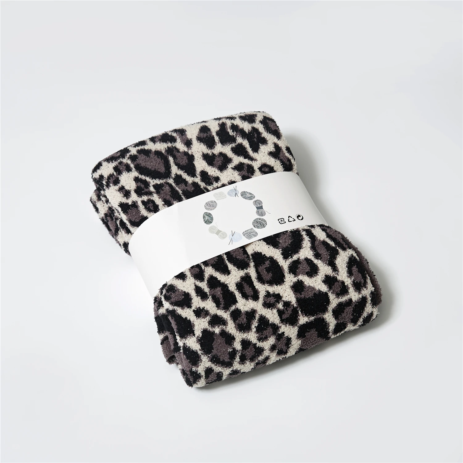Delicate Knitted Three Color Leopard Print Blanket Soft and Comfortable Warm Bedspread Fluffy Adult Blanket Throwh