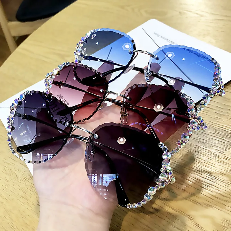 

Glasses Vendor Designer Sunglasses Shades Women Diamond Trendy Street Style Sunglasses Women, Picture shows