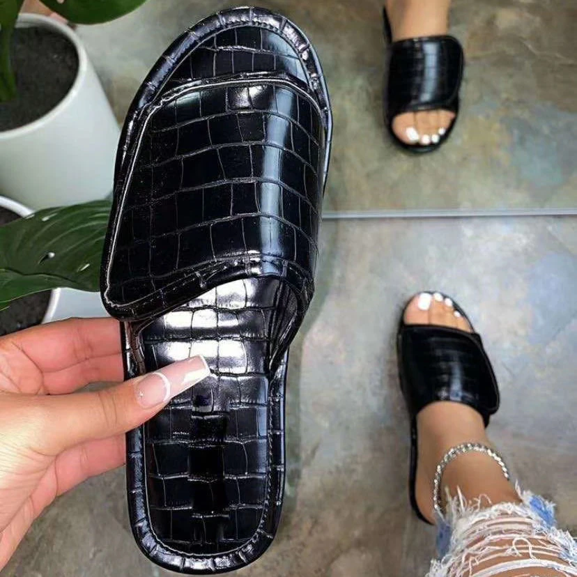 

European and American large size new hook&loop solid color flat flip flops women 2021 new patent leather slippers, Pictures