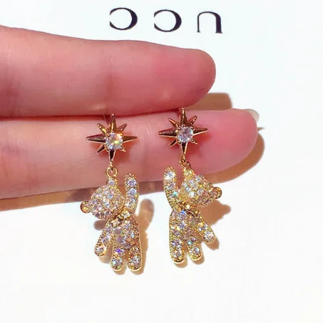 

Fashion Exquisite Zircon Pendant Earrings Woman Simple Cute Five-pointed Star Bear Bear Crystal Statement Earrings Jewelry Gift, Picture shows