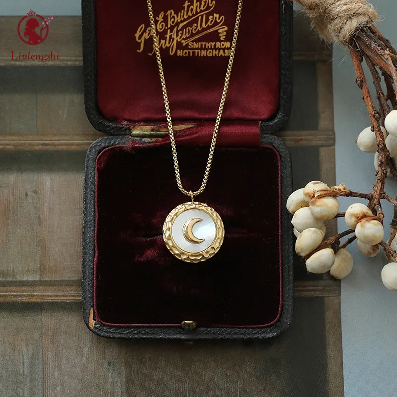 

2021 New Models White Shell Half Moon Coin Pendant Necklace Stainless Steel Gold Plated Crescent Moon Pendant Necklace