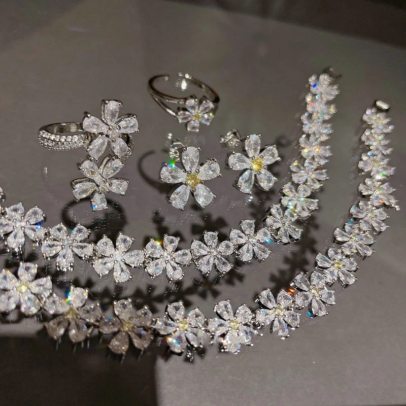 

Luxury Fashion Crystal Flower Necklace Earring Set Diamond Bridal Set, Like picture