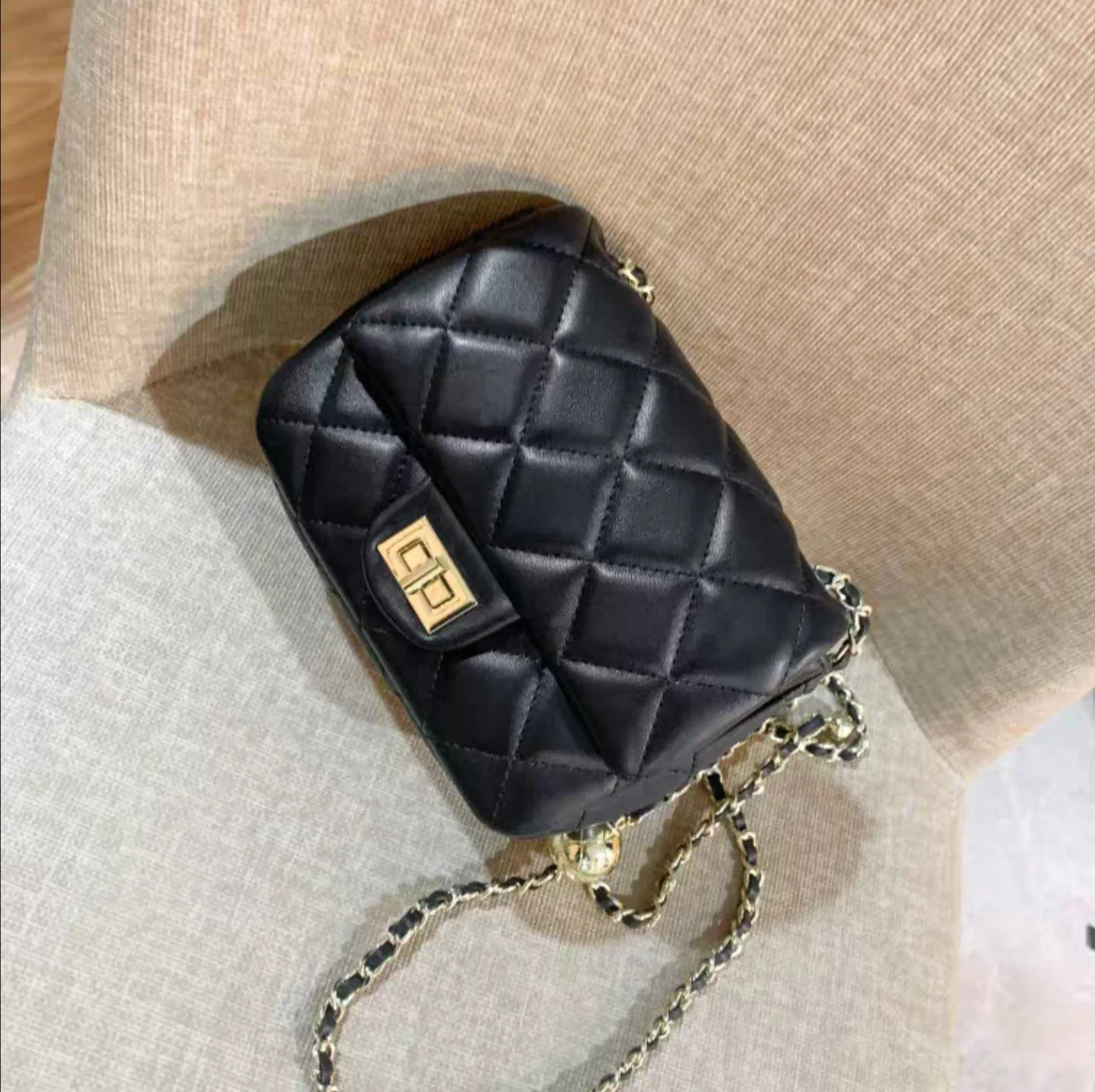 

Vegan Leather 2021 New Design Crossbody Shoulder Bag Fashion Metal Ball Handbag Black Women Custom Strap OEM Pockets Customized