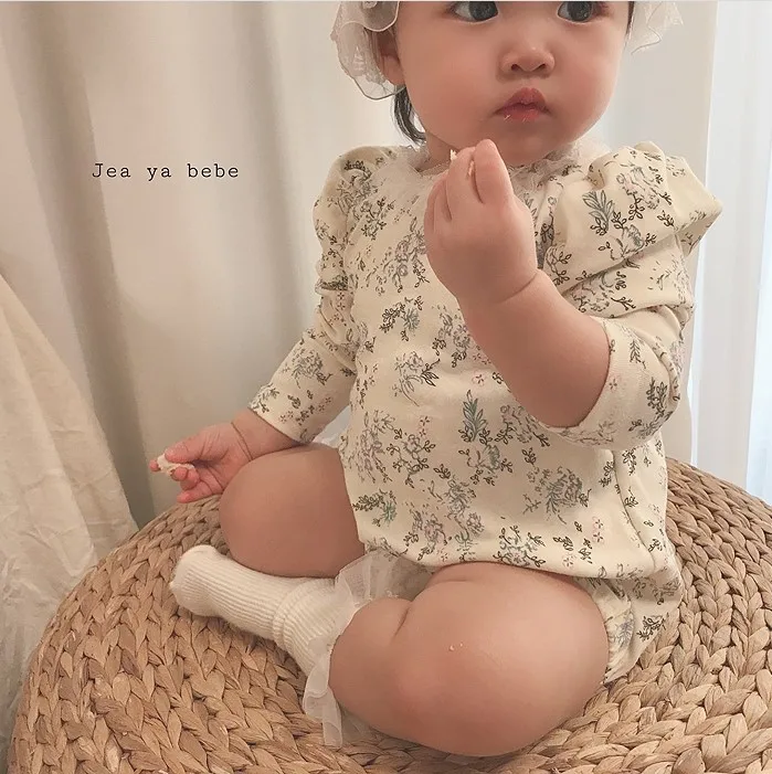 

INS Newborn Baby Girl Baby Cute Lady Floral One-piece Little Lolita Gentle Lace Romper + Headwear