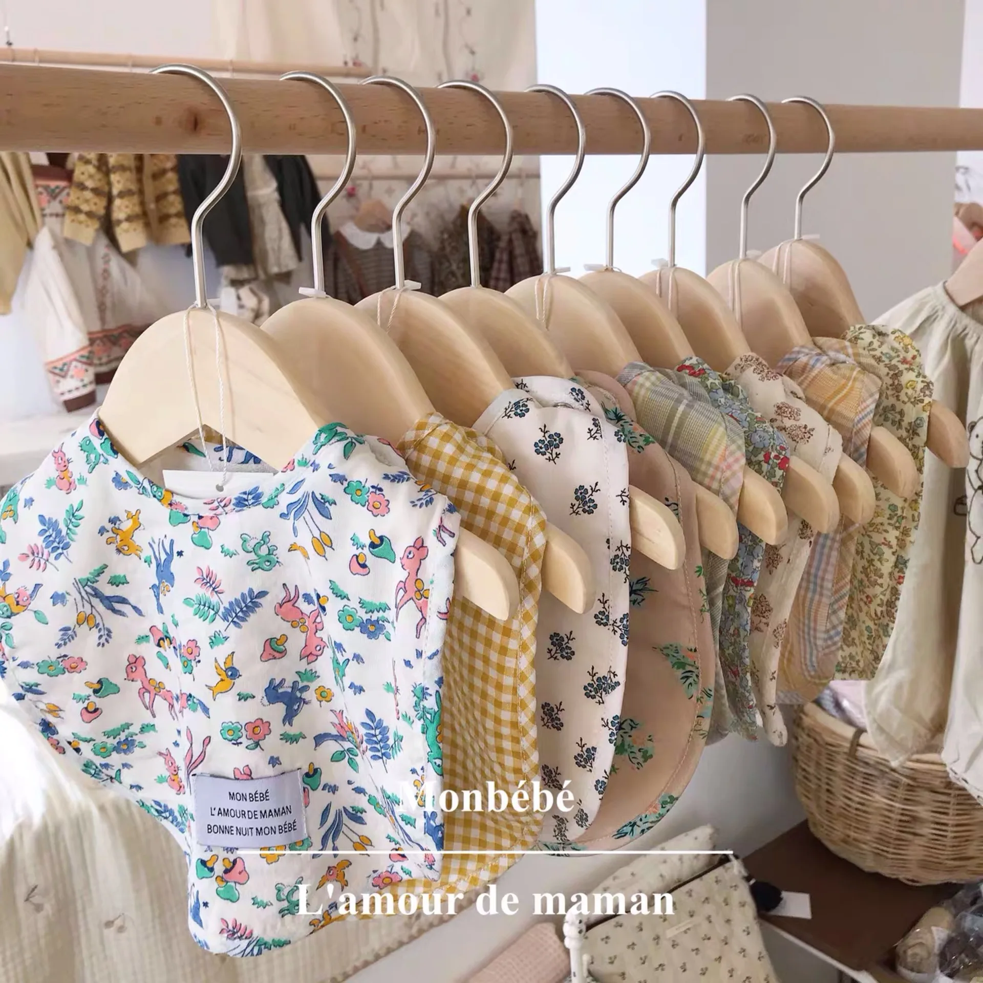 

Fashionable Cotton U Shape Floral Super Soft Waterproof Baby Bibs Drooling Bibs Baby Saliva Towel Feeding Bibs, Customized