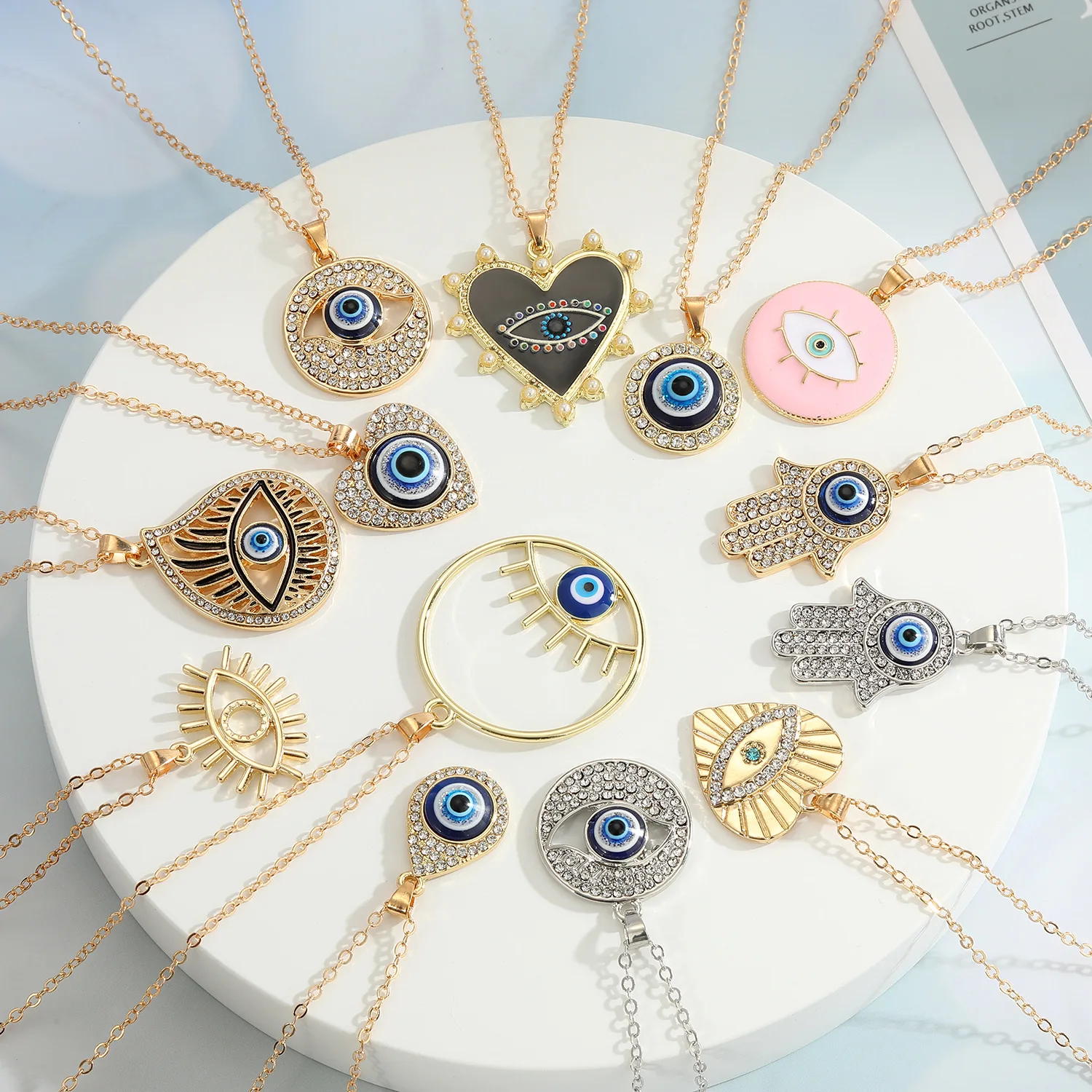 

2022 Fashion Jewelry Wholesale Women Hand Round Heart Devil Eyes Necklace Gold Plated Crystal Pendants Charms Evil Eye Necklace