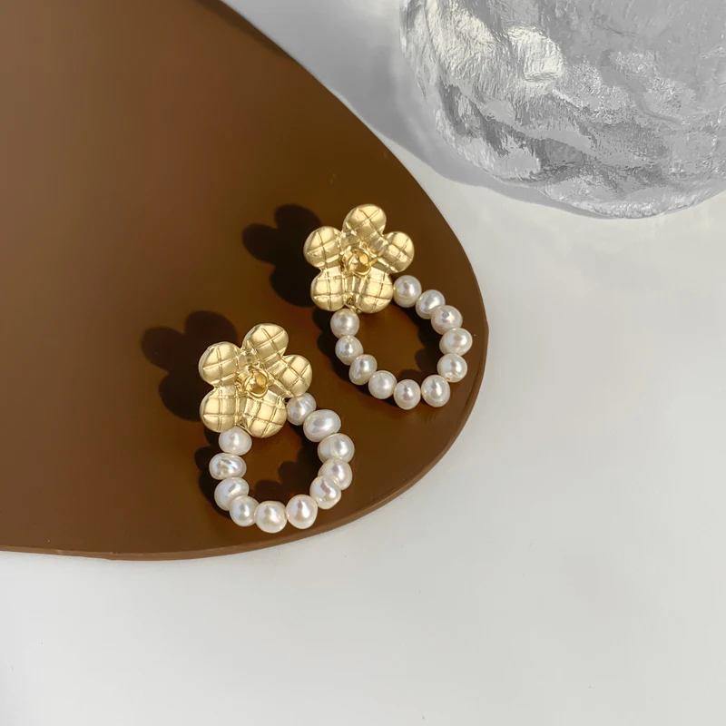 

Vershal D-74 Korean 18k Gold Plated Vintage Flower Freshwater Pearl Loop Stud Earrings For Women
