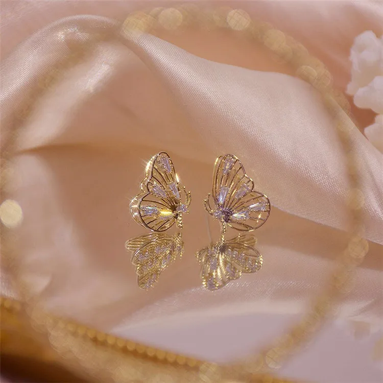 

Sparkling Diamond Zircon Exquisite Earrings 925 Silver Needle Butterfly Wings Micro-inlaid Three-dimensional Earrings