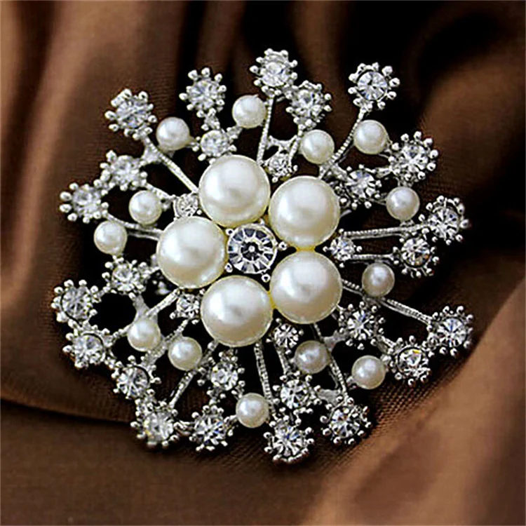 

Wholesale Dainty Women Clothing Accessories Fashion Snow Pearl Crystal Rhinestone Flower Shaped Brooch Pin