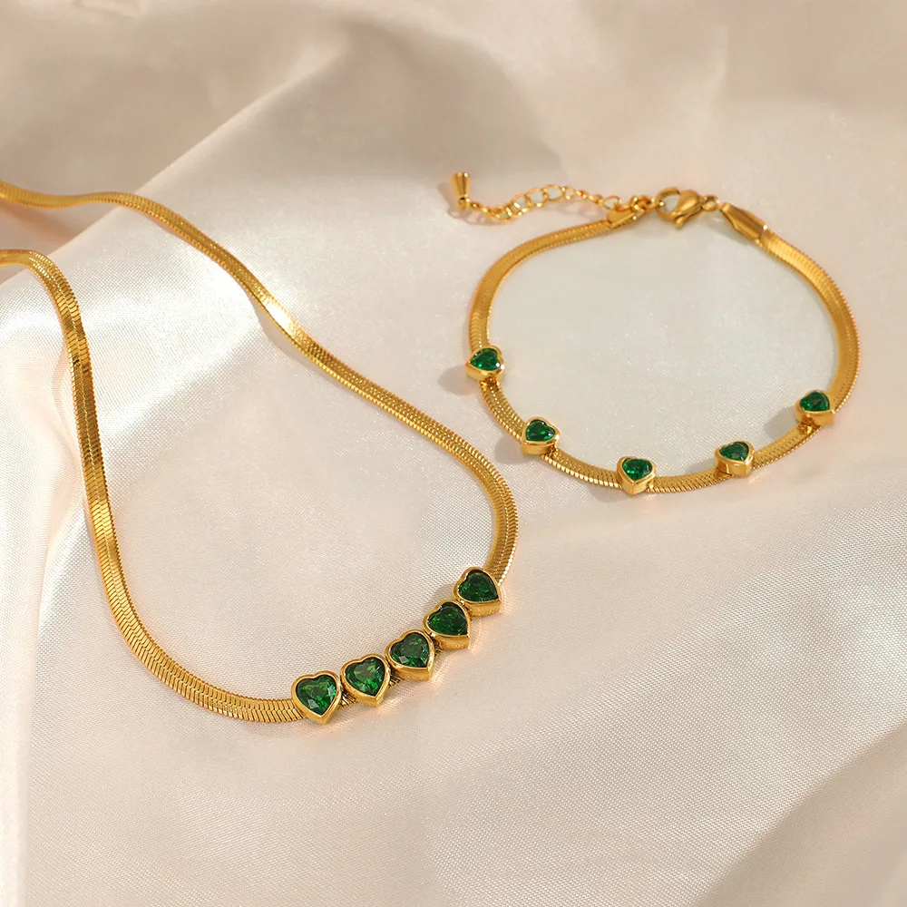 

2023 French Vintage Stainless Steel Gold Necklace Bracelet Emerald Love Heart Necklace Snake Chain Necklace for women