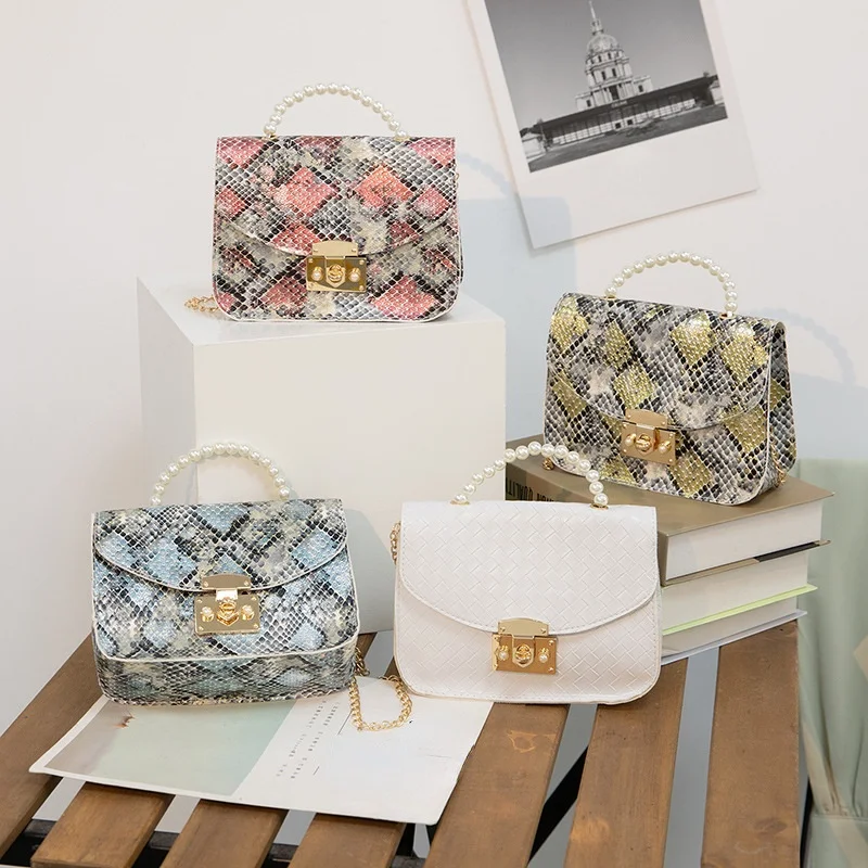 

New snake pattern pearl handbag lock chain handbag