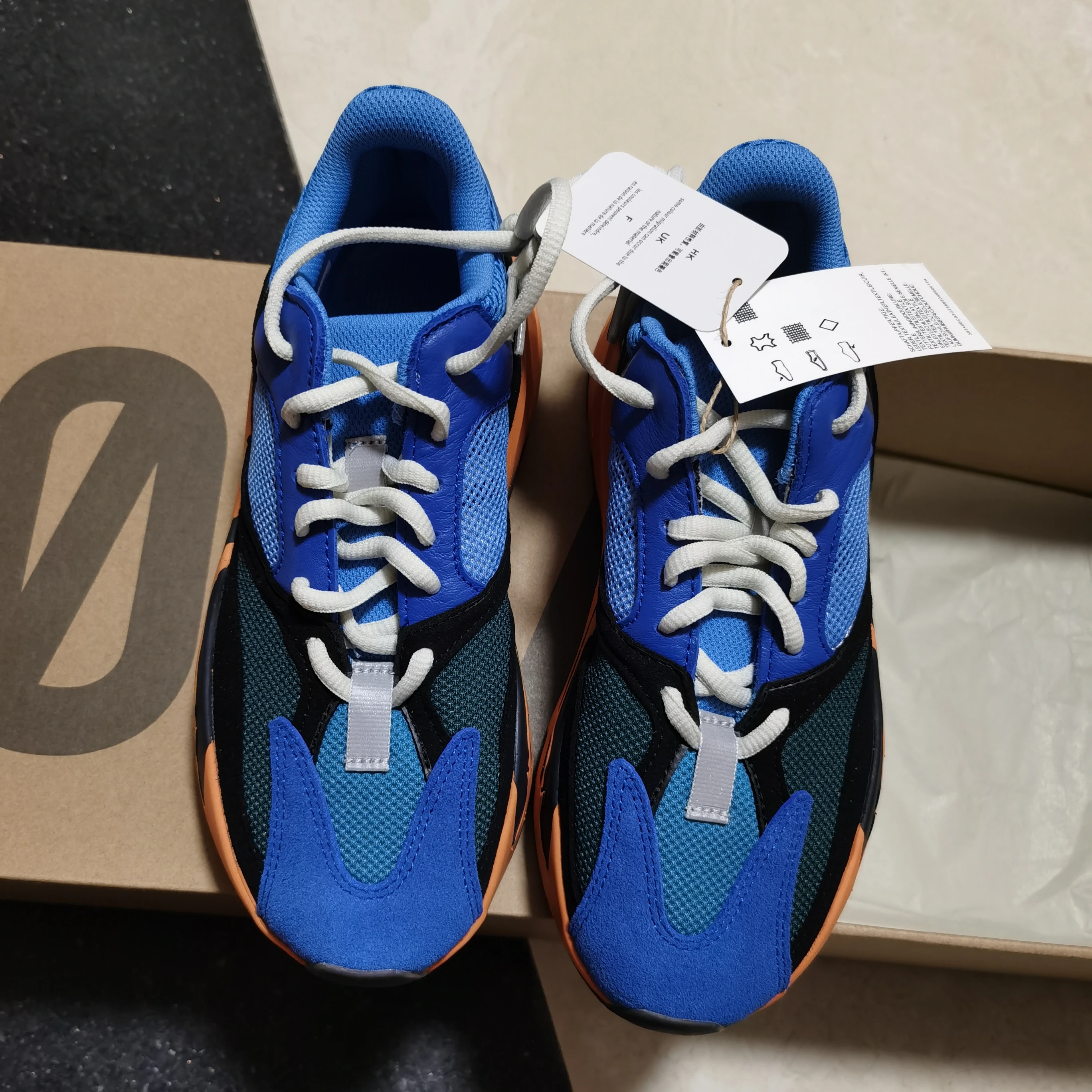 

pkquality ( better than 1:1 quality )yeezy 700 reflective v2 bright blue men woman running shoes sport sneakers
