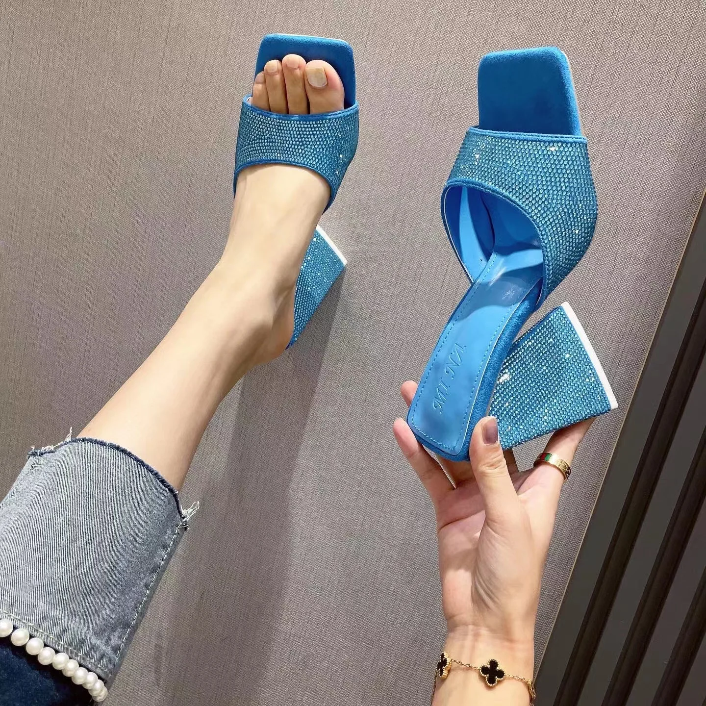 

2022 new designer fashion sequins womens casual chunky shoes square mouth solid color office out street lady plus size sandals, Green, blue, black