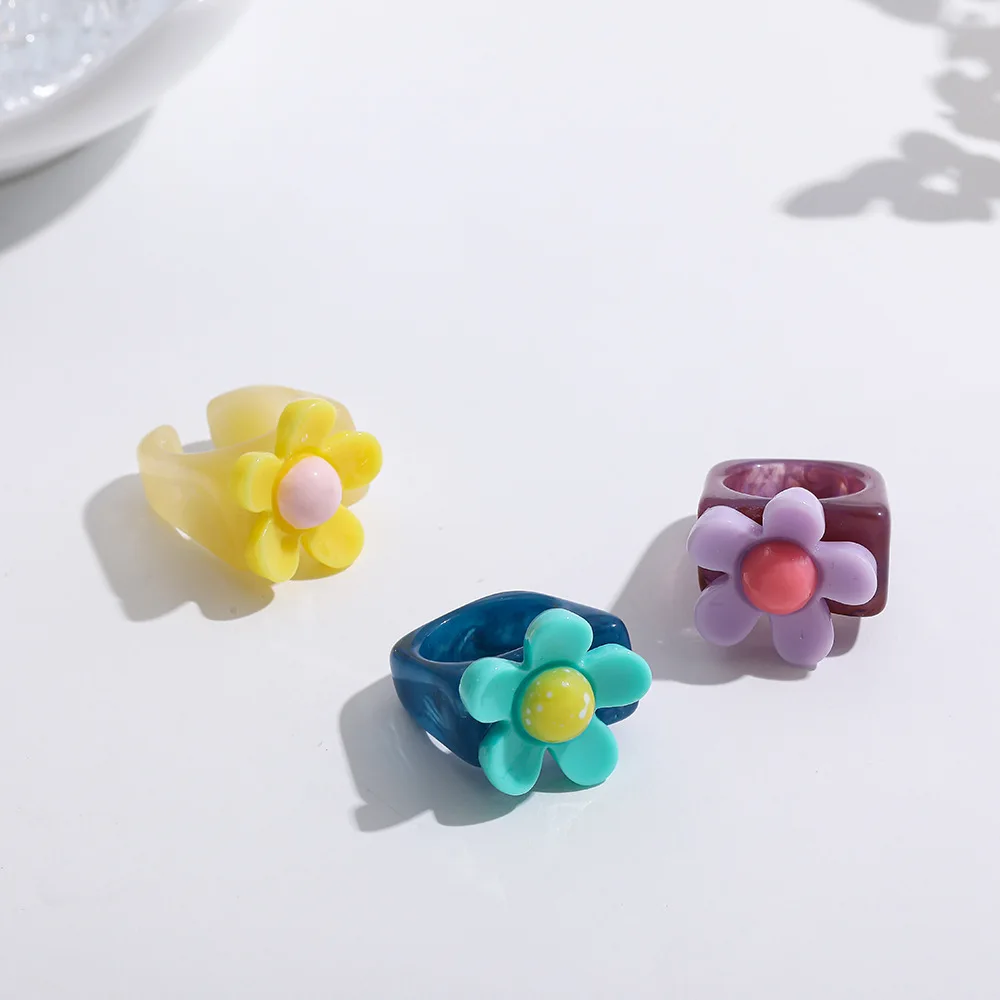 

Wholesale Fashion Ins Niche Personality Resin Ring Retro Acrylic Cute Childlike Colorful Flower Ring for Women