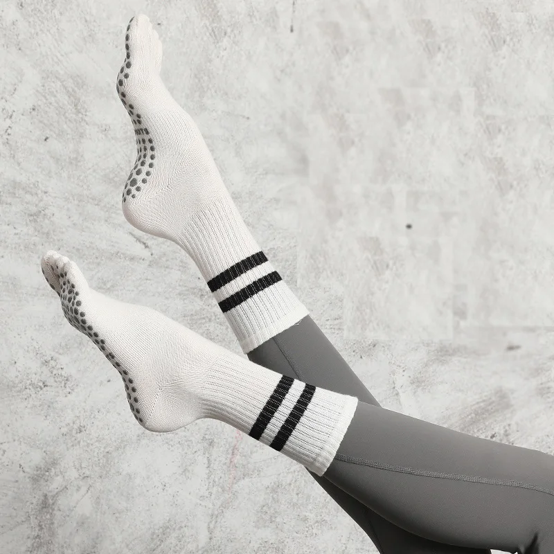 

Stockings Anti-Slip Yoga Socks Wholesale Customized 5-Toe Split Toe Mid-Cylinder 5-Finger Pilates Grip Offset Silicone Fit