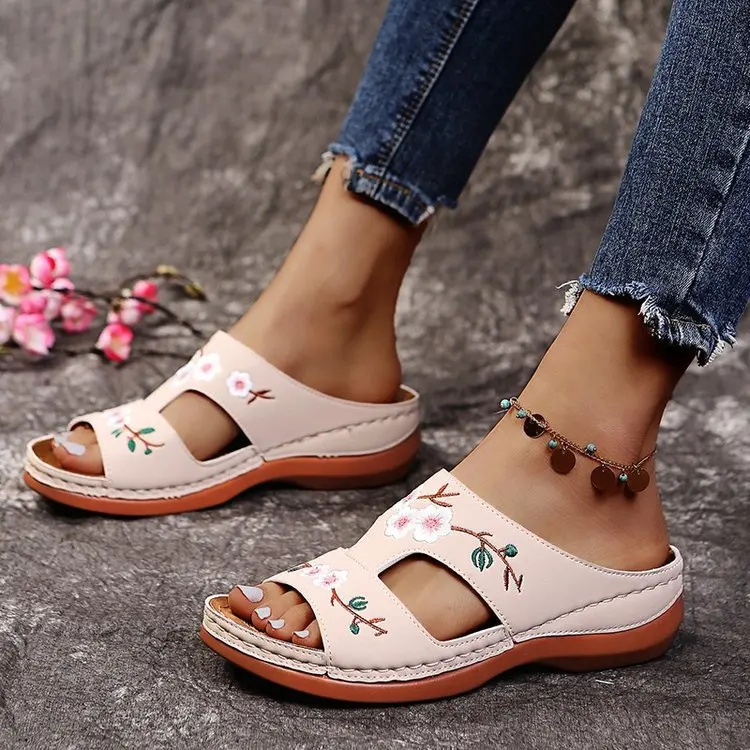 

2023 Wholesale summer daily comfort cheap leisure solid color flat large size slipper women