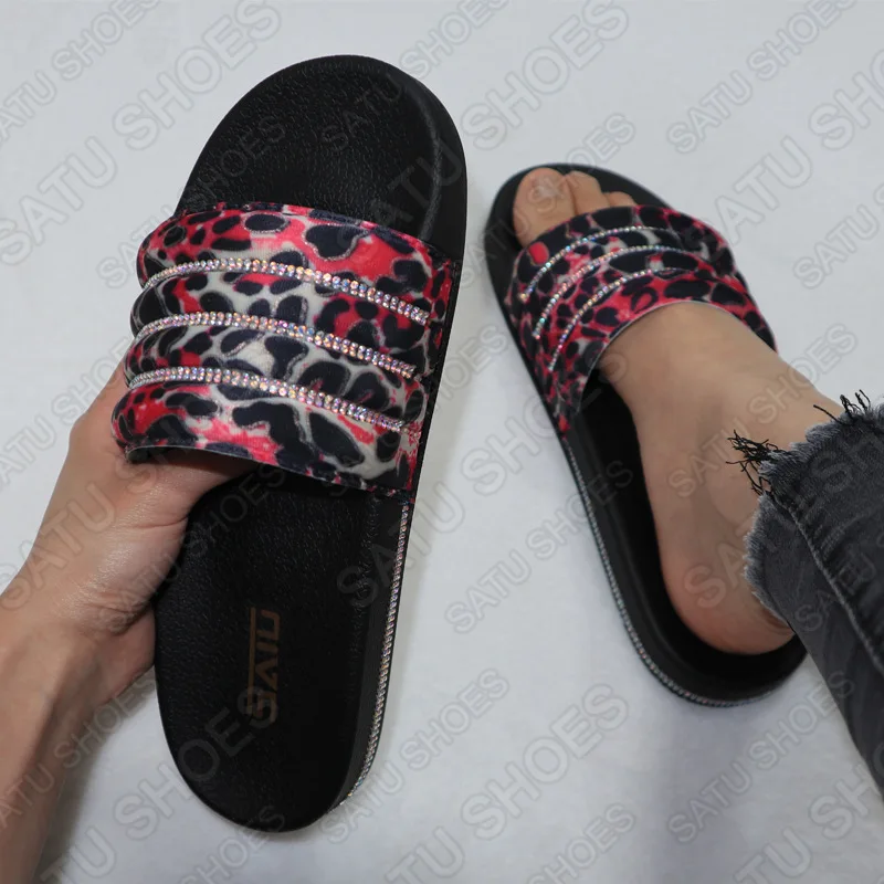 

Fashion Beach Diamond Slipper For Women Ladies Luxury Pvc Slipper Famous Brands Female Casual Leopard Slipper