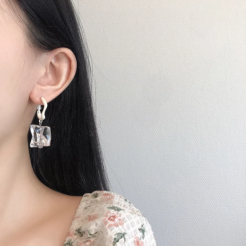 

Geometric Irregular Crystal Ice Cube Shape Acrylic Earrings Fashion Transparent Simple Korean Style Pendant Jewelry For Women