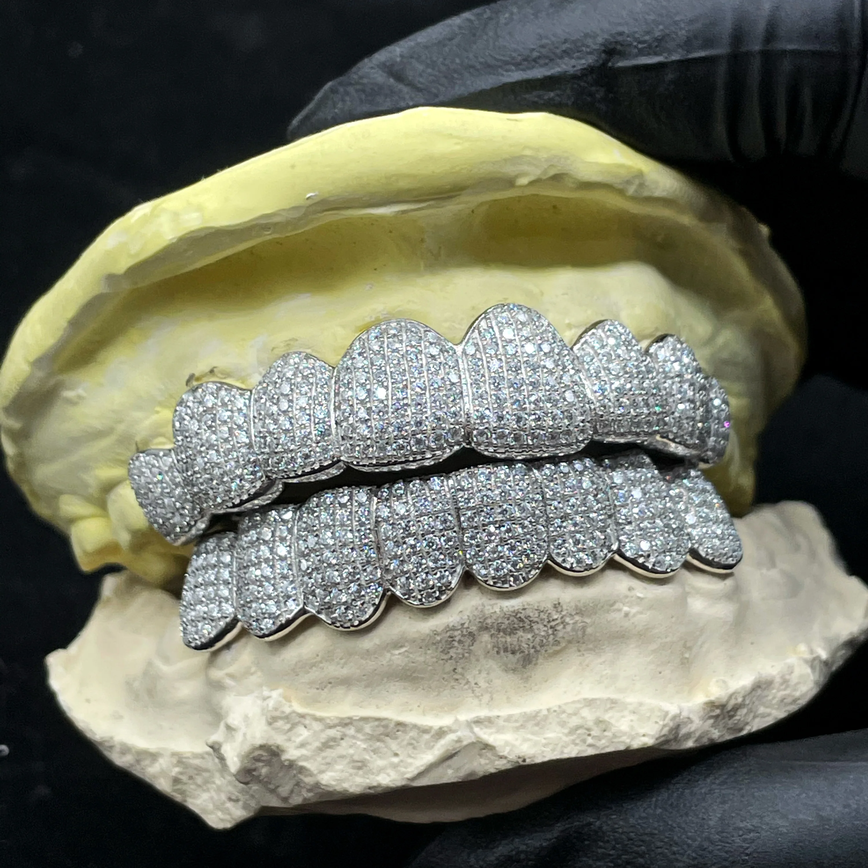 

Custom Made Hip Hop Iced Out 925 Sterling silver Jewelry Deep straight diamond Cut VVS Moissanite Diamonds Teeth Mouth Grillz