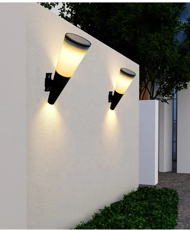 

Solar Powered Waterproof Outdoor Courtyard Garden Wall Lamp Solar Fence Decorative Light for Deck Patio Front Door Yard Stair