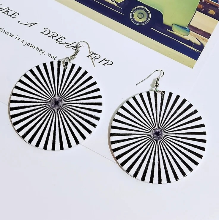 

Black and white geometric patterns exaggerated fashion wood accessories woman street fashion earring