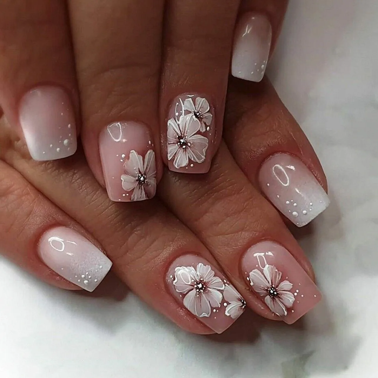 Wholesale 24 Pcs 3834 Minimalist Gradient Summer Flowers Short Length Square Press on Nails Artificial Fingernails Customize