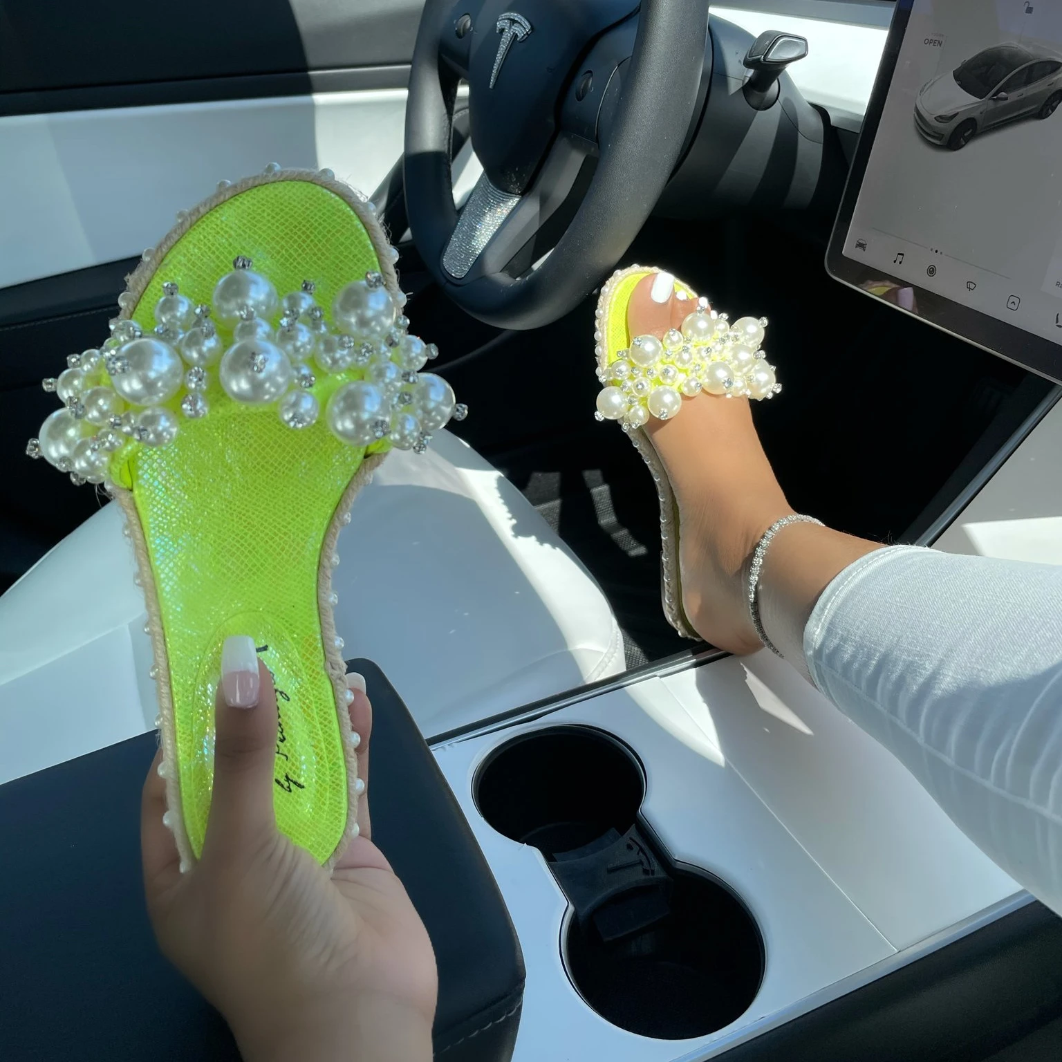 

2022 wholesale shoes plus size neon yellow slide outdoor pearl diamond rhinestone flat slipper sandals for women, Picture color