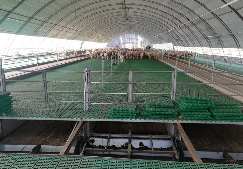 plastic slat floor.jpg