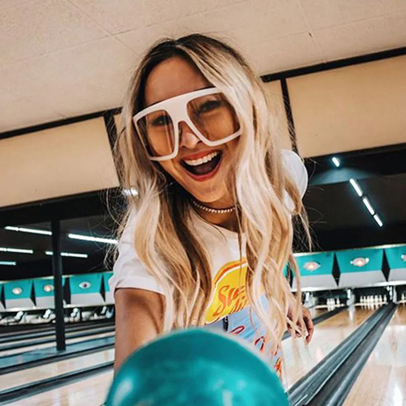 

Custom 2021 New Arrivals Trendy Fashion Big Square Rimless Gradient Ultraviolet-proof Women Sunglasses