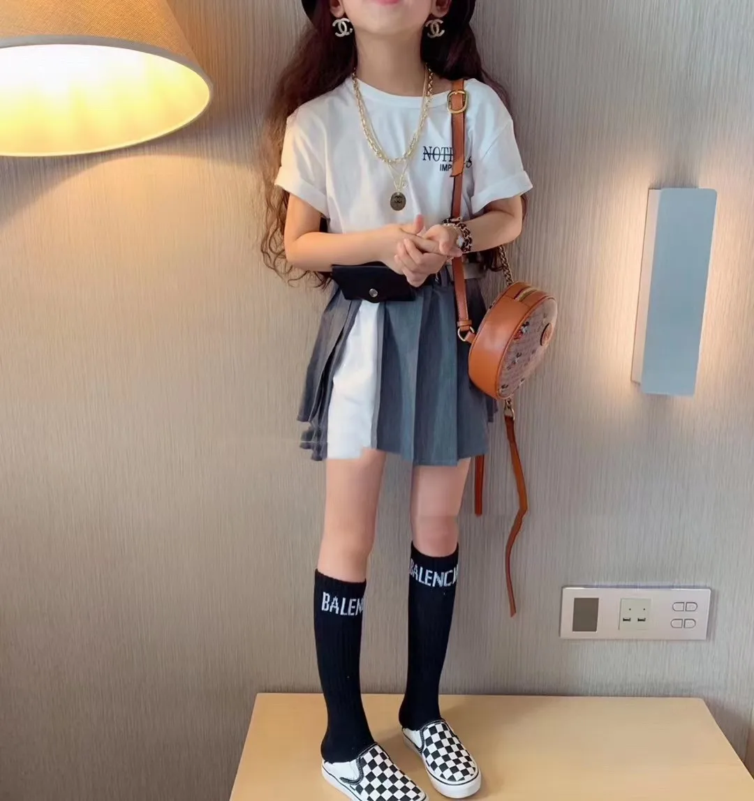 

2021 New Children Girl Black Letter Short Sleeve shirt with Pleated Skirt and Belt White Gray 2 pcs Top + Skirt for Summer 2-8T, Black white