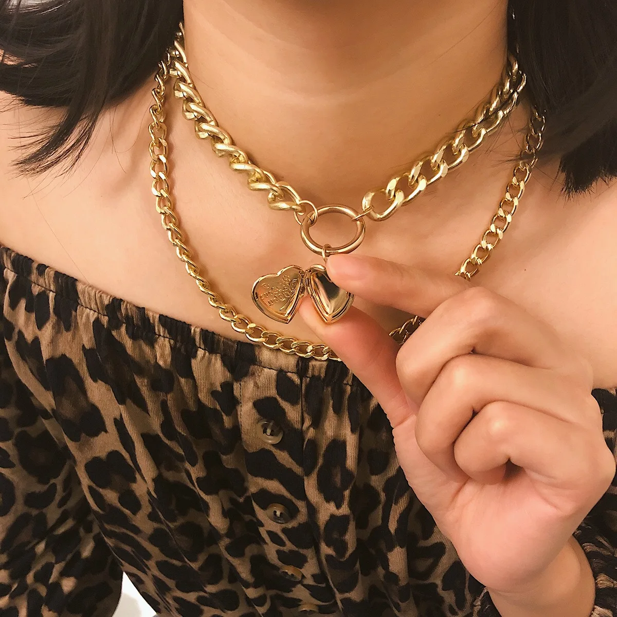 

Womens Fashion Jewelry Heart Pendant choker necklace
