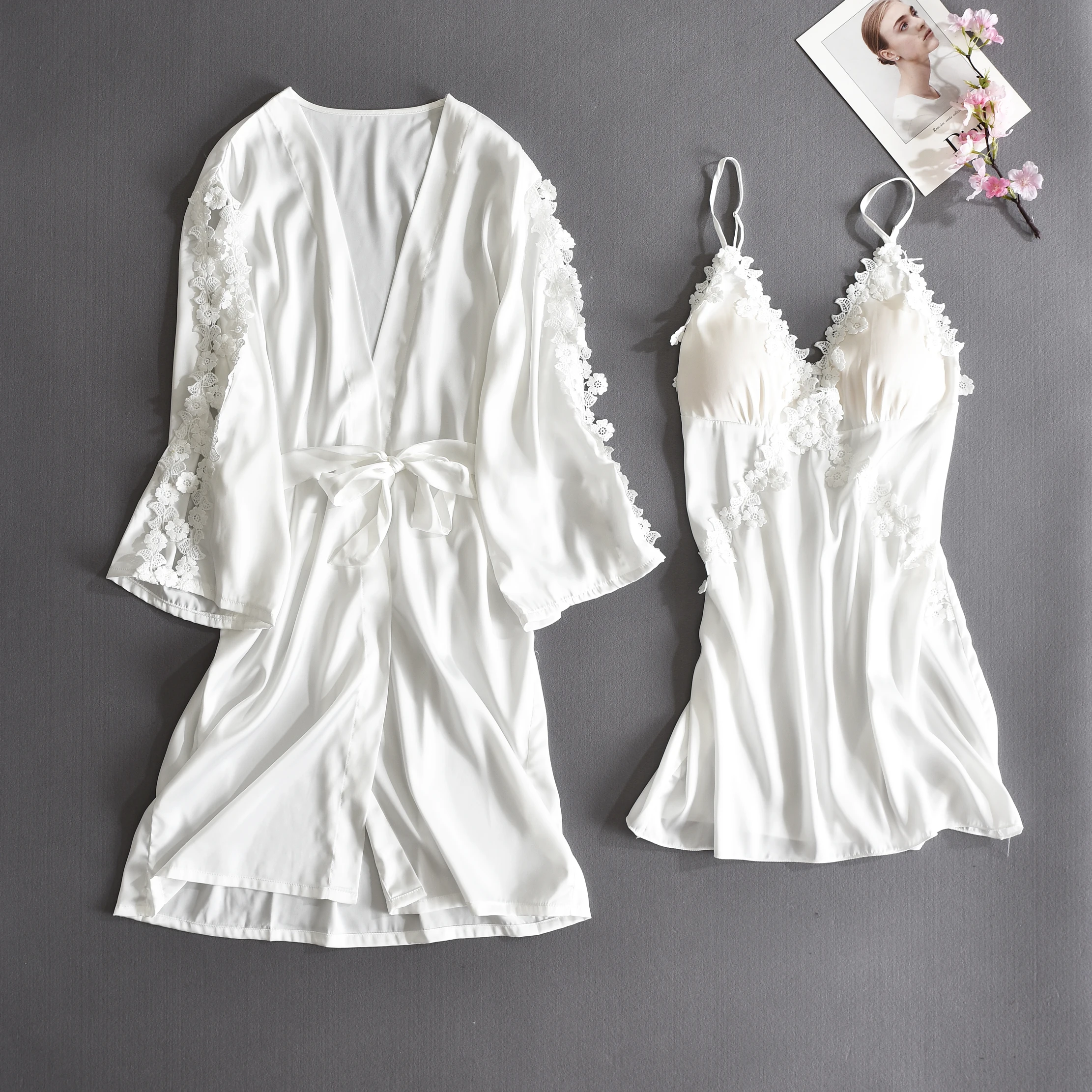 

Manufactures Direct Sale Competitive Price 2 Piece Woman Silk Pajama Set