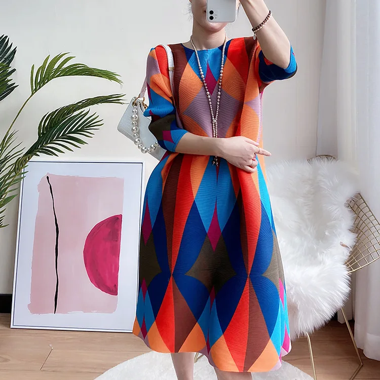 

Issey Miyake pleated print dress spring/summer 2021 new large-size loose pleated mom dress, Shown