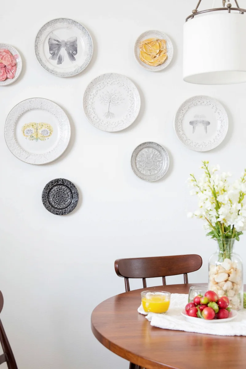 Modern kitchen with platters creatively displayed on the wall