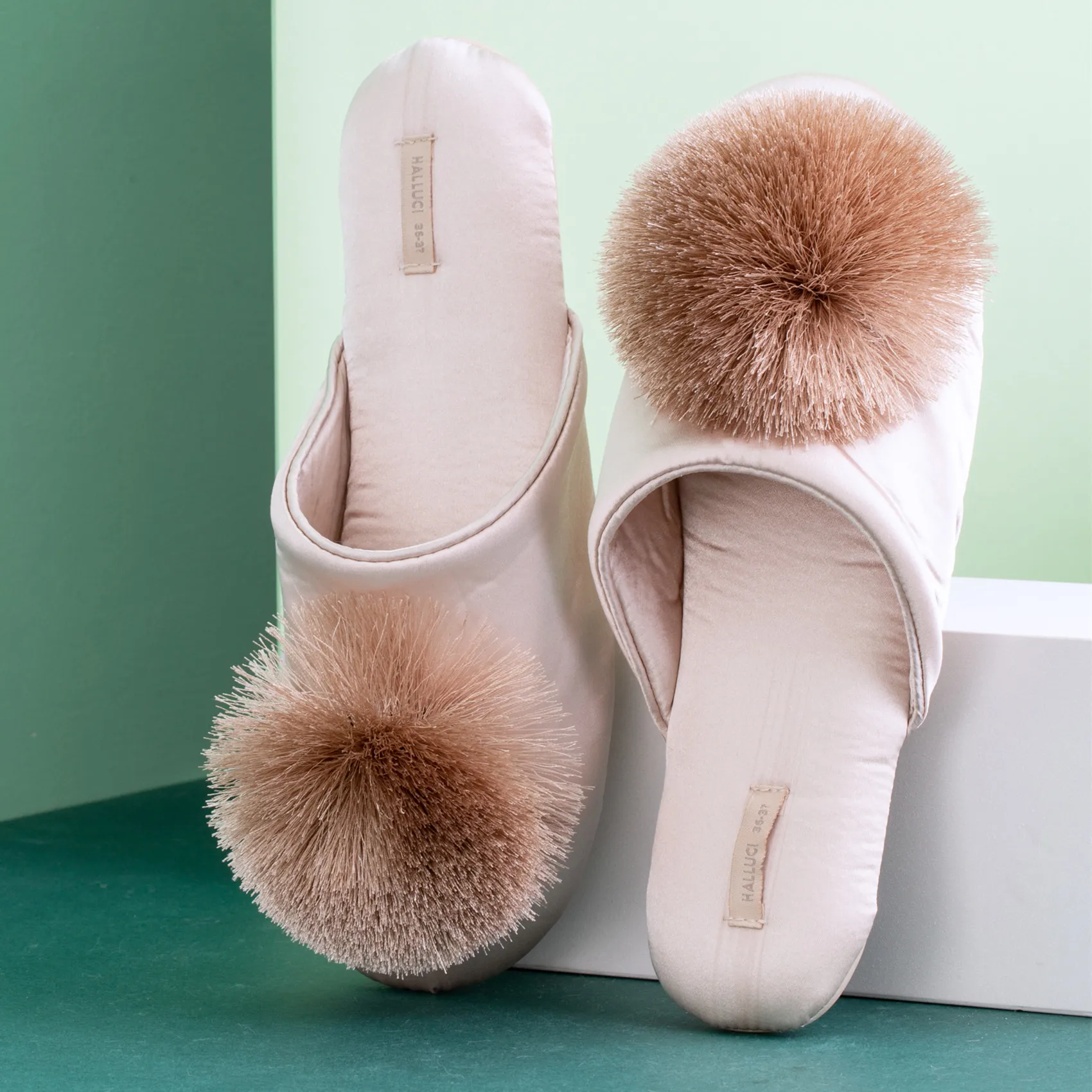 

Fashion lady's indoor home plush slippers open toe with pompon for women and girl