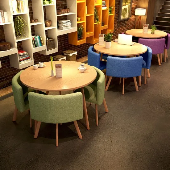 Круглые столы в кафе
