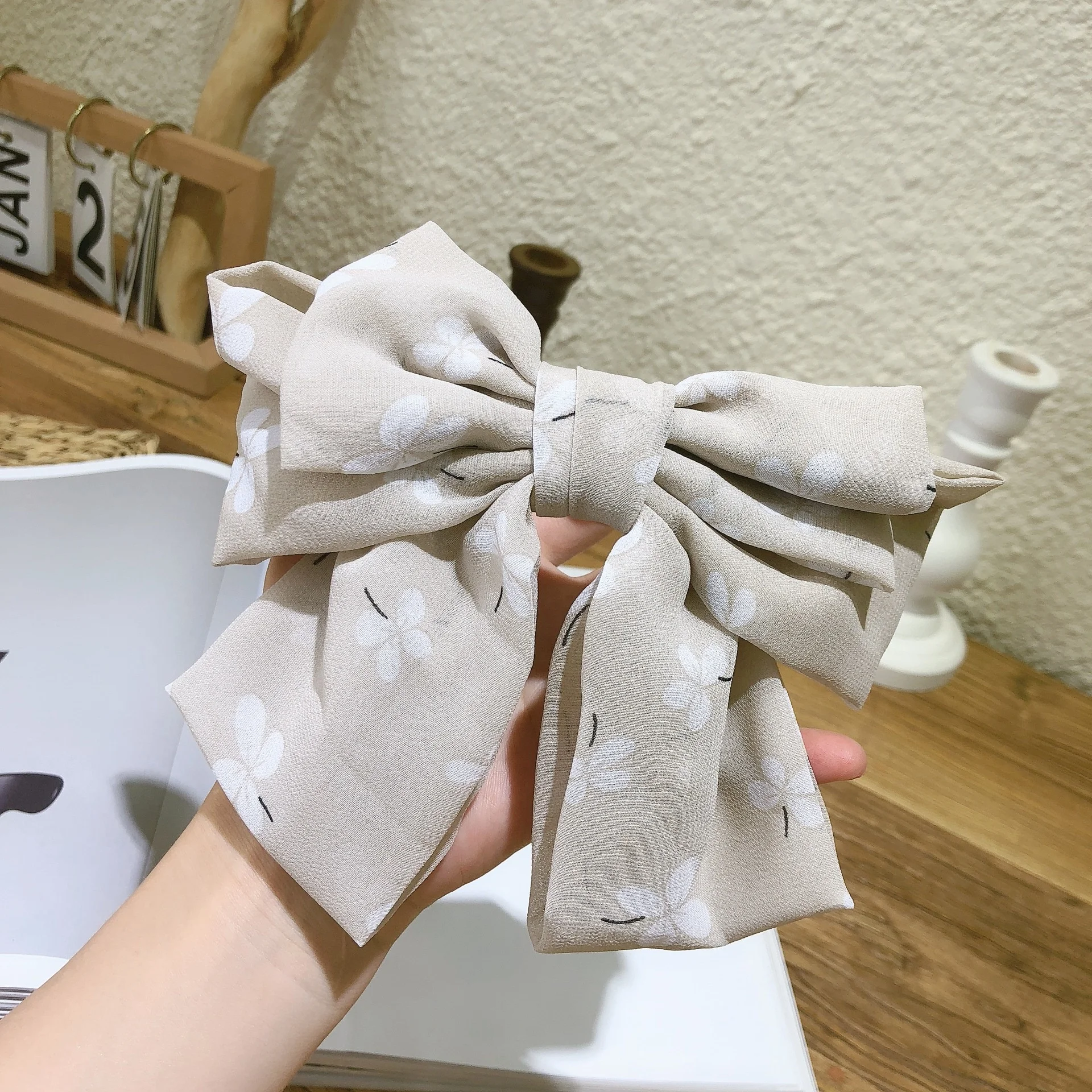 

Four-leaf Flower Bow Hairpin Fashion Women's Fabric Hairpin, Picture