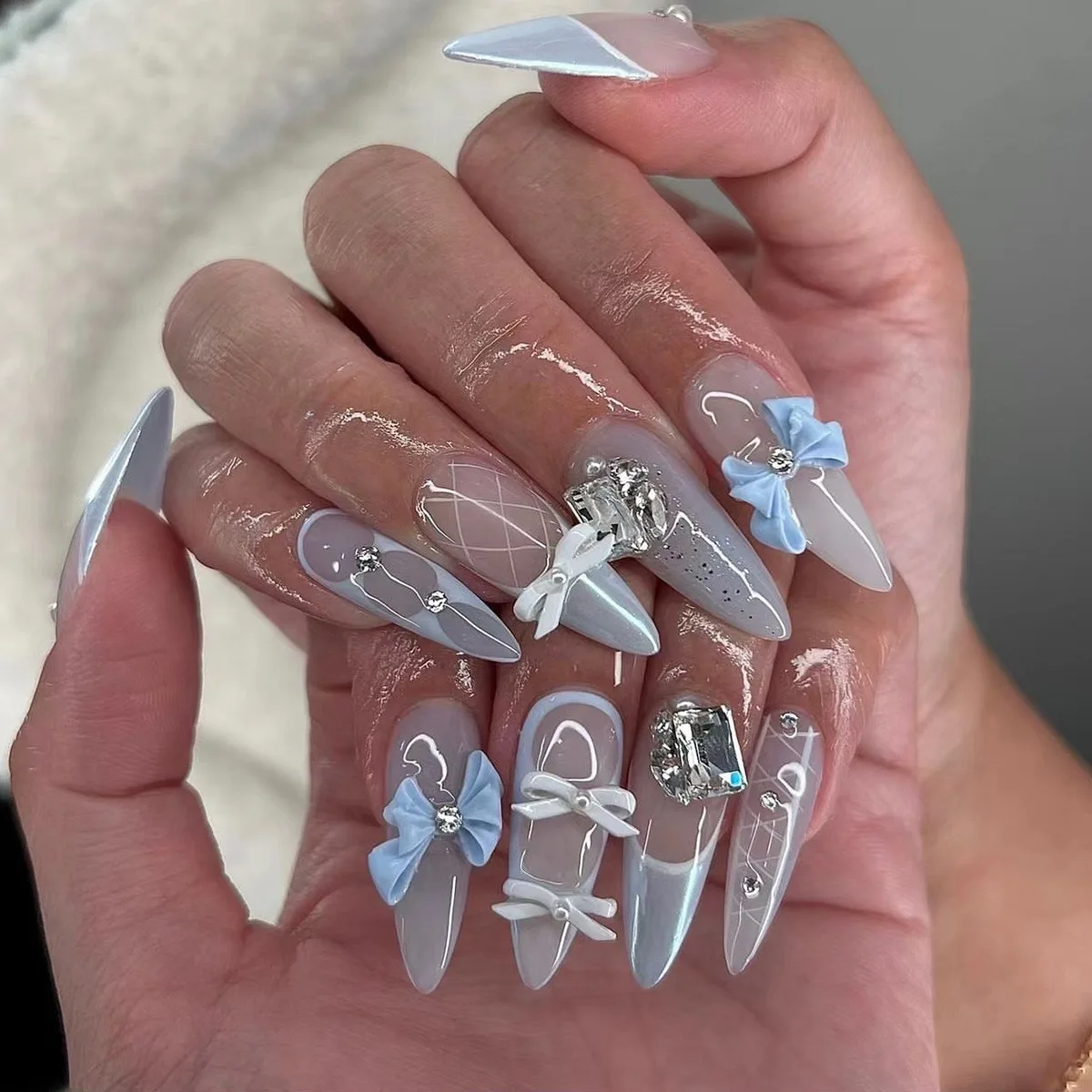 24 Pcs Sparkling Rhinestone Glitter Bow French Manicure Acrylic Press on Nails Artificial Fingernails False Nails 3277