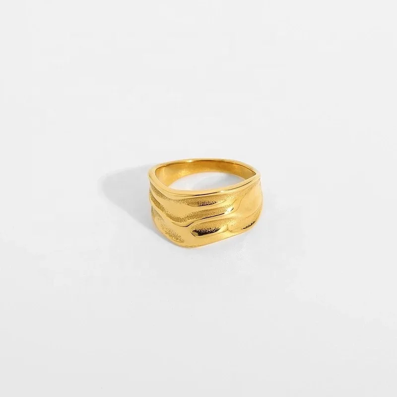 

18k Plain Gold Irregular Hammered Grain Band Rings Stainless Steel Trendy Simple Gold Plated Jewelry