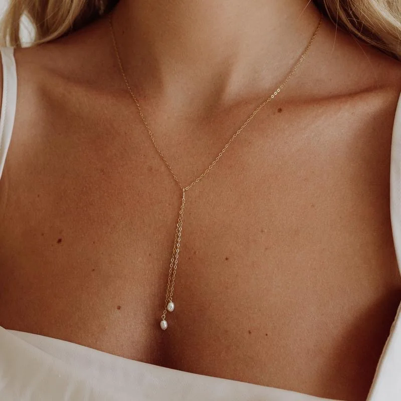 

2021 fashion classic freshwater pearl filming long drop titanium plating sweater necklace, Gold