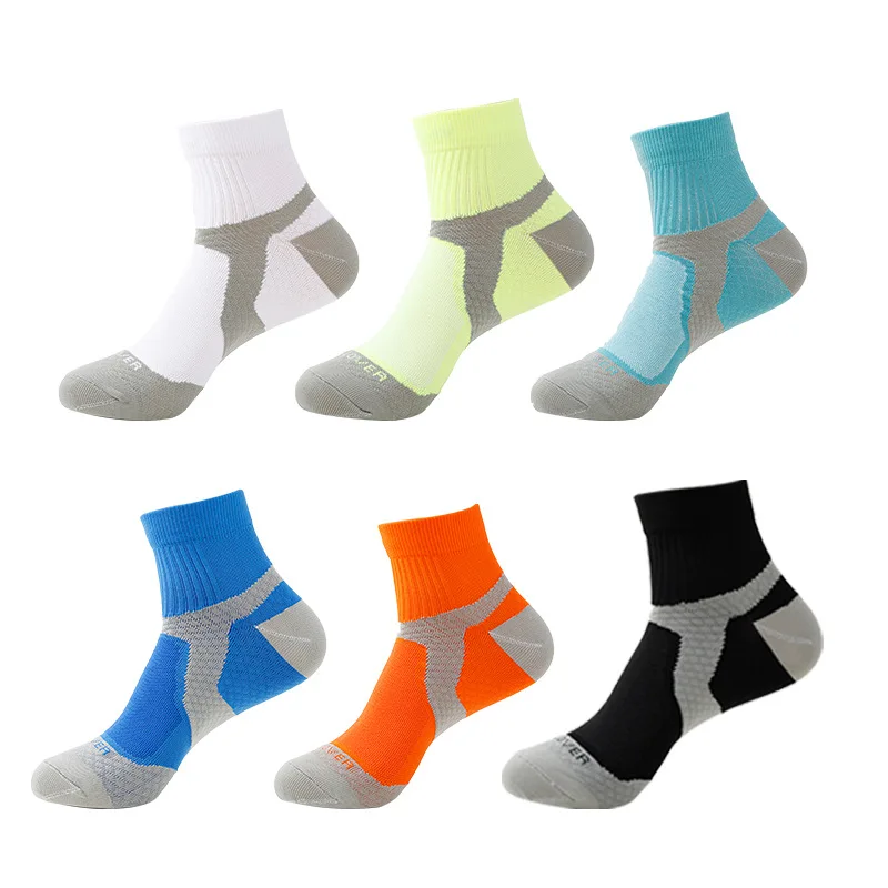 Wholesale Athletic Sports Socks Youth Size Custom Logo Crew Socks Sustainable Semi-Long Knitted Socks Anti-Odor Moisture Wicking
