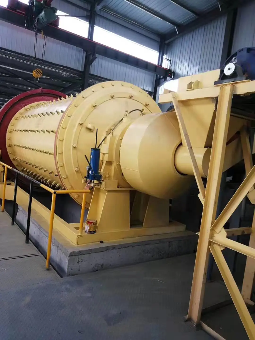 用于磨削铁矿石的矿山球磨机