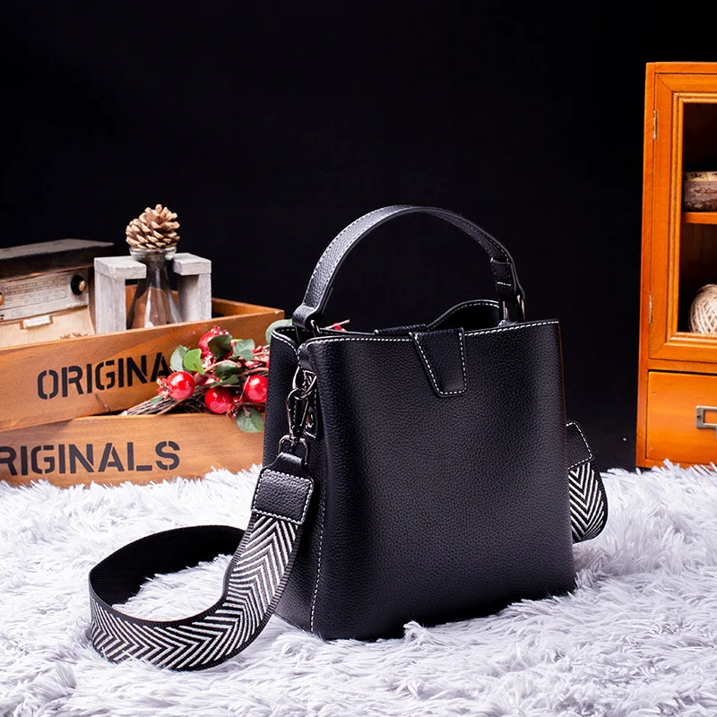 

2021 spring summer handbags new INS fashion hand shoulder cross body bag PU leather tote bags custom