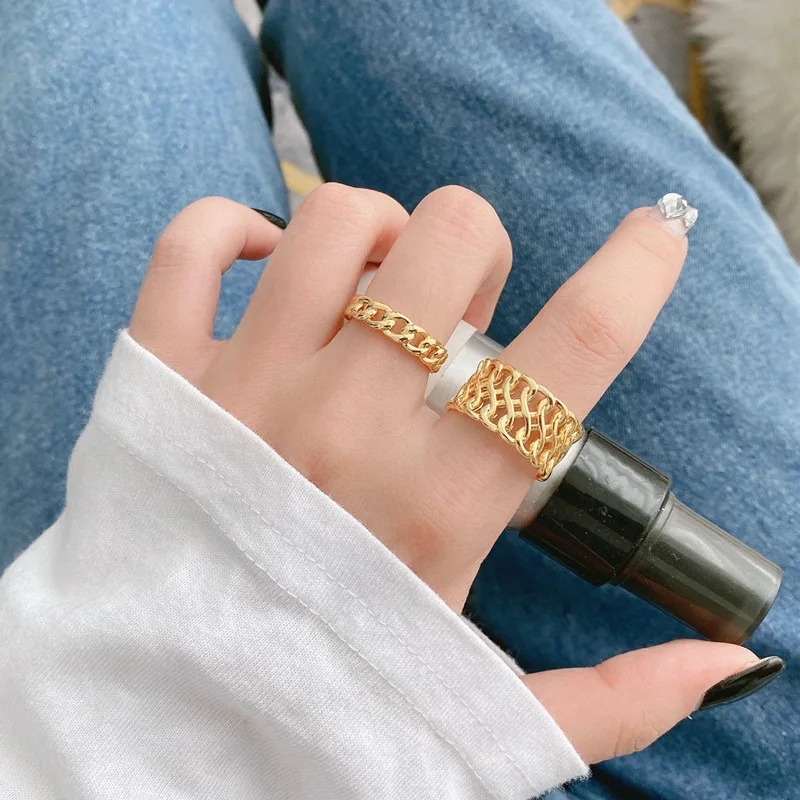 

ENSHIR Chunky Chain Wide Rings Hollow Gold Geometric Rings for Women Men Couple Rings, Picture shows