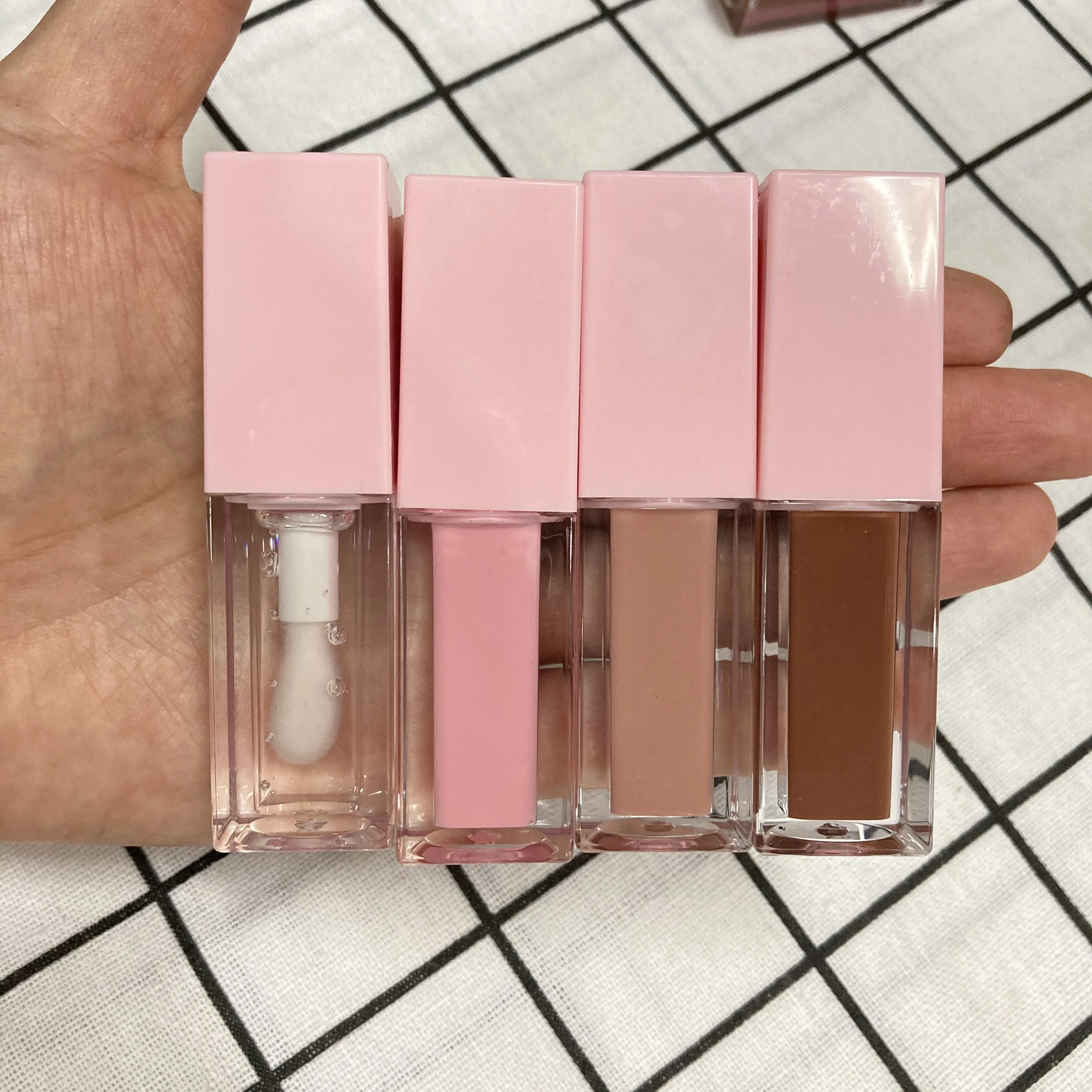 

Trending lip make up cute lip gloss tubes with custom packaging nude pink clear lip gloss