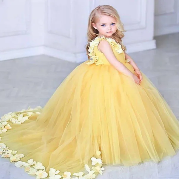 

2019 High Quality V Neck Princess Ball Gown Flower Girls Dresses with Petals, Yellow