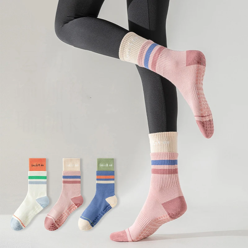 Promotional Low Price Double Layer Socks Anti Slip Women Non Slip Fitness Yoga Pilates Crew Socks With Grips