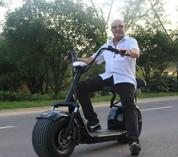 CE Certificate Retail Wholesale 60V 20AH Lithium Battery 2000W Motor Holland Warehouse Fat Tire Electric Scooter