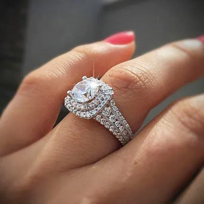 

Luxurious Iced Out Micro Pave Diamond Engagement Ring Shiny Gemstone Cubic Zirconia Rings For Wedding