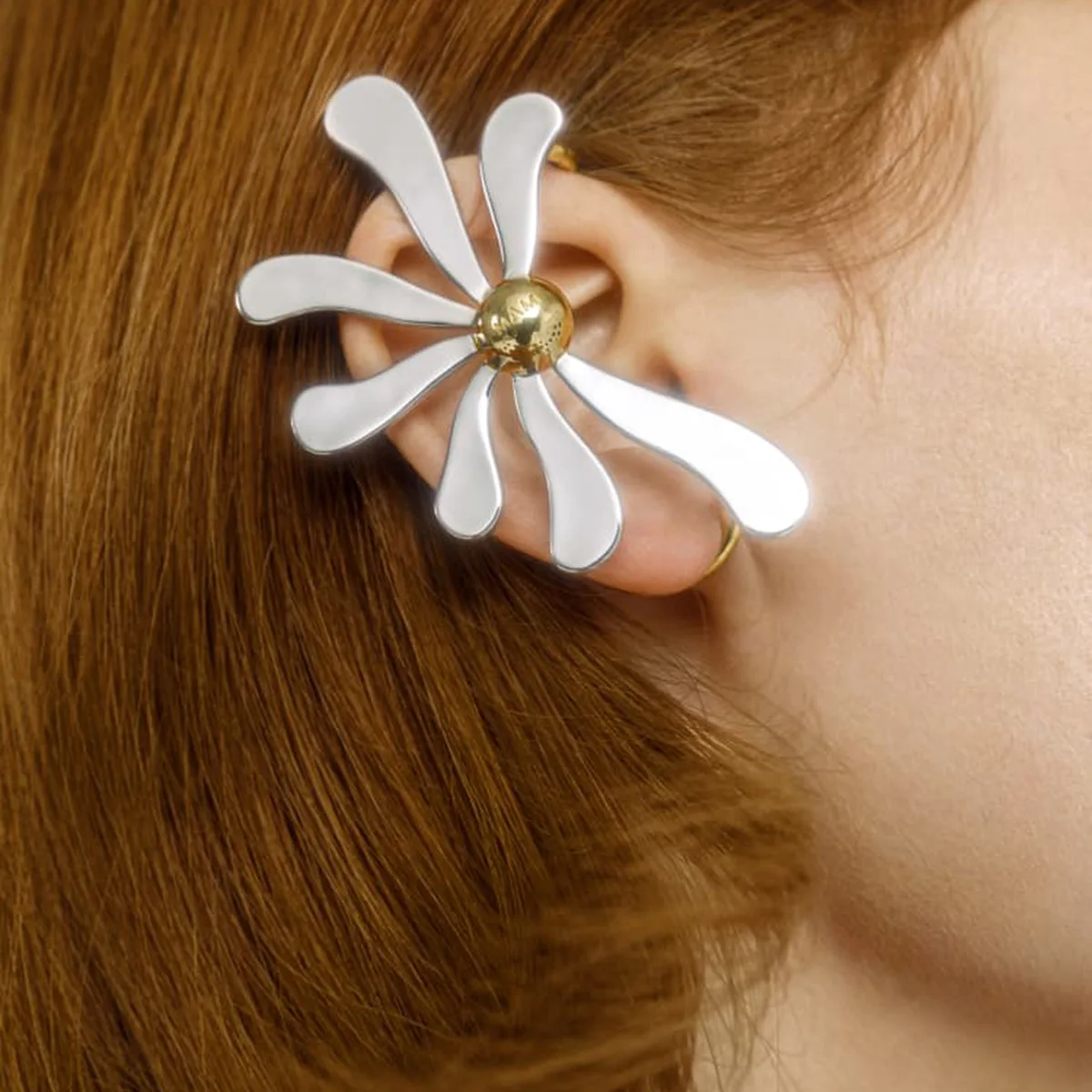 Aimgal Fashion Stainless Steel Dual Color Gold Silver Daisy Ear Hook Earring Trendy Flower for Engagement Anniversary Gifts